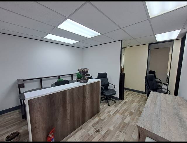 174M² OFFICE TO LET IN DUNKELD WEST
